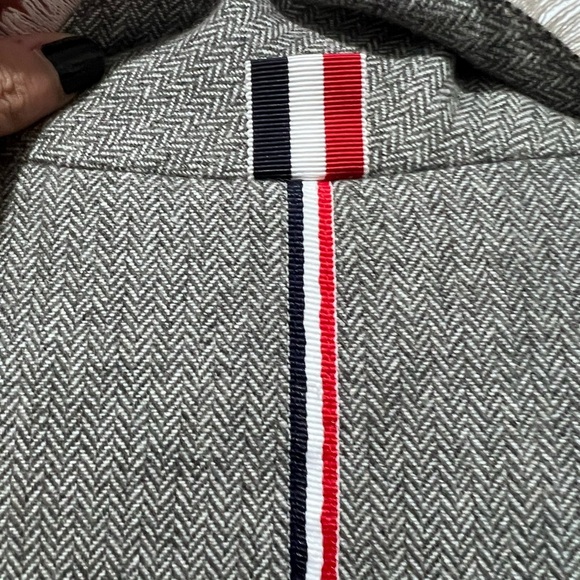 Tweed Gray Blazer with Notched Lapels and Structured Shoulders Small - Picture 4 of 13